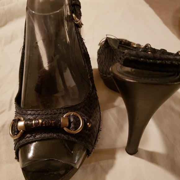 Pumps - Picture 1 of 3